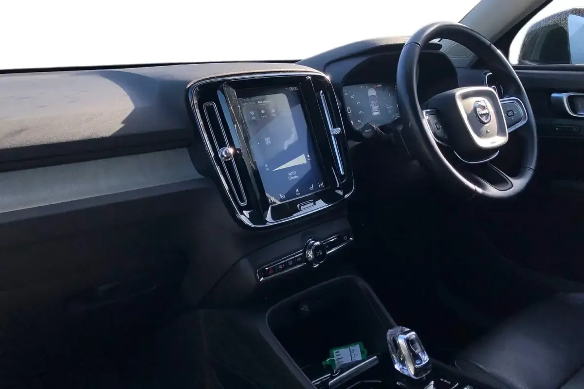 Usado Volvo XC40 Inscription 150 HP (110 kW) 2018 Cinzento SUV