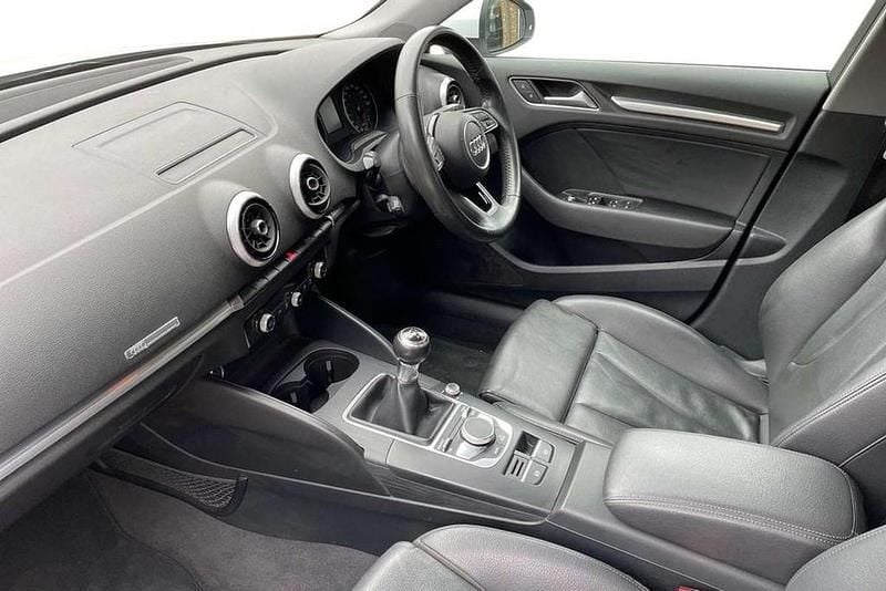 Used Audi A3 Sport 147 HP (108 kW) 2019 White Sedan