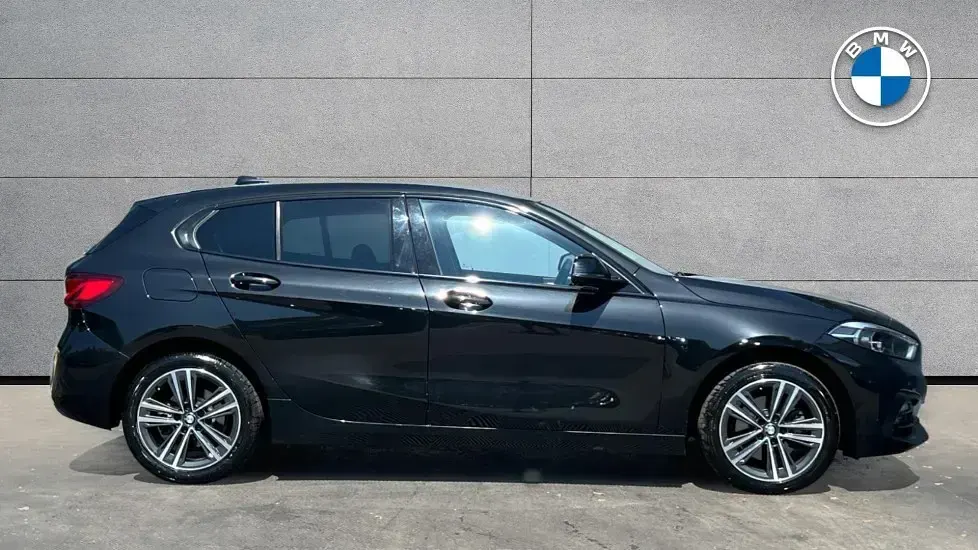 Used BMW 118 Sport Line 134 HP (98 kW) 2023 Black Hatchback