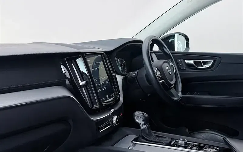 Used Volvo XC60 Inscription 235 HP (172 kW) 2018 Black SUV