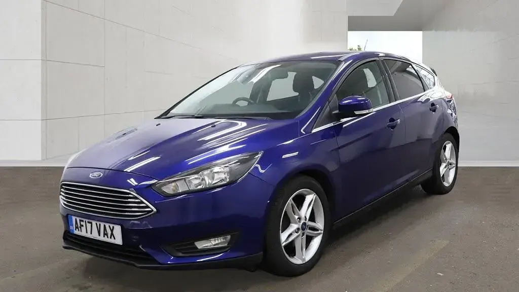 Used Ford Focus Zetec 125 HP (91 kW) 2017 Blue Hatchback