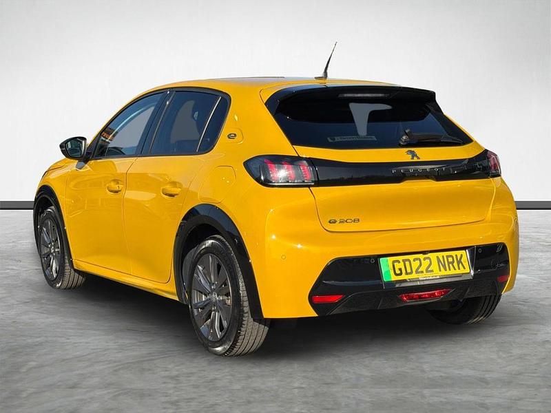 Used Peugeot e-208 Allure Premium 98 kW (134 HP) 2022 Yellow Hatchback