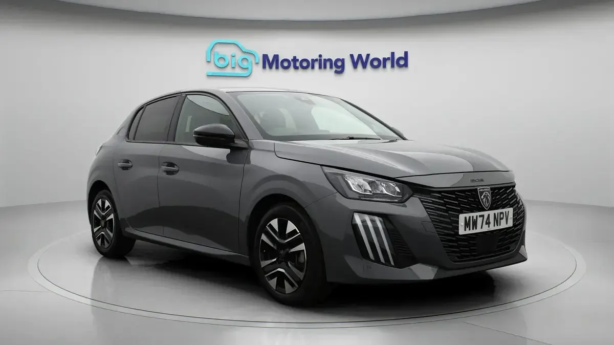Used Peugeot 208 Allure 101 HP (74 kW) 2024 Hatchback