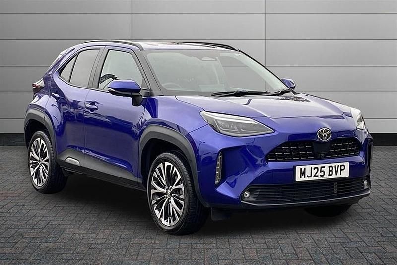 Juniper blue Used 2025 Toyota Yaris Hybrid SUV | £27,791 (Expensive) - Image 1/3
