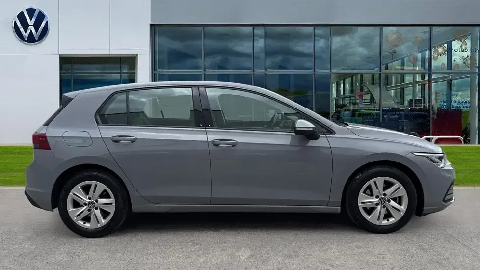 Used VW Golf VIII Life 150 HP (110 kW) 2023 Moonstone grey