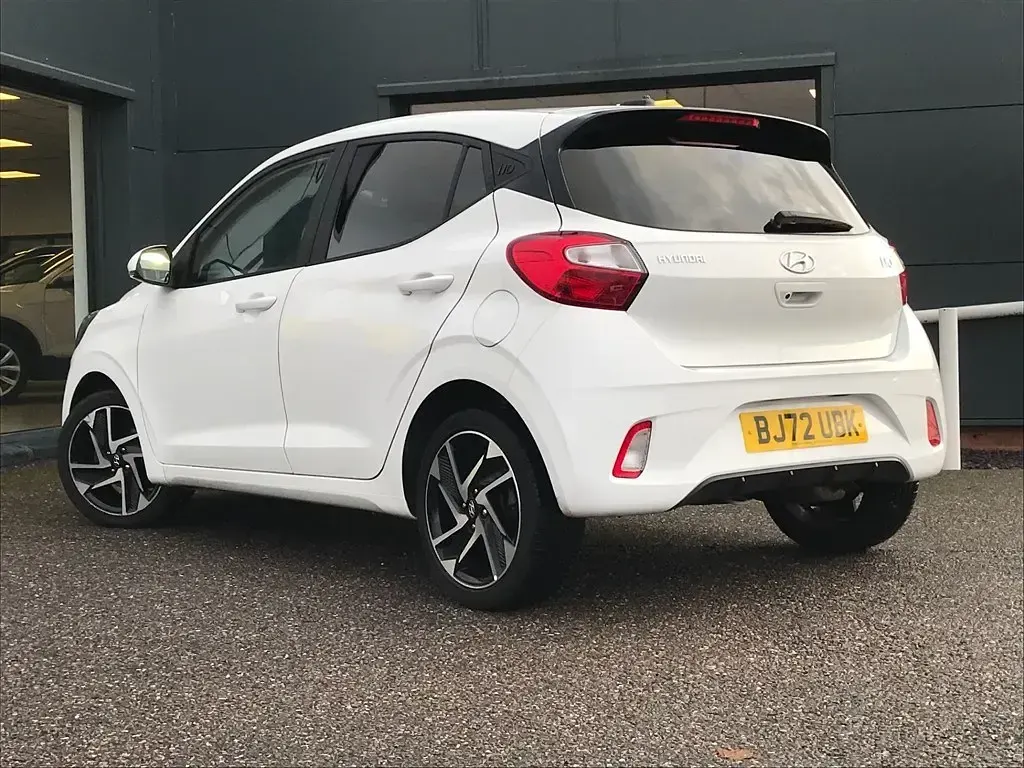 Usado Hyundai i10 Premium 67 CV (49 kW) 2022 Blanco Utilitario