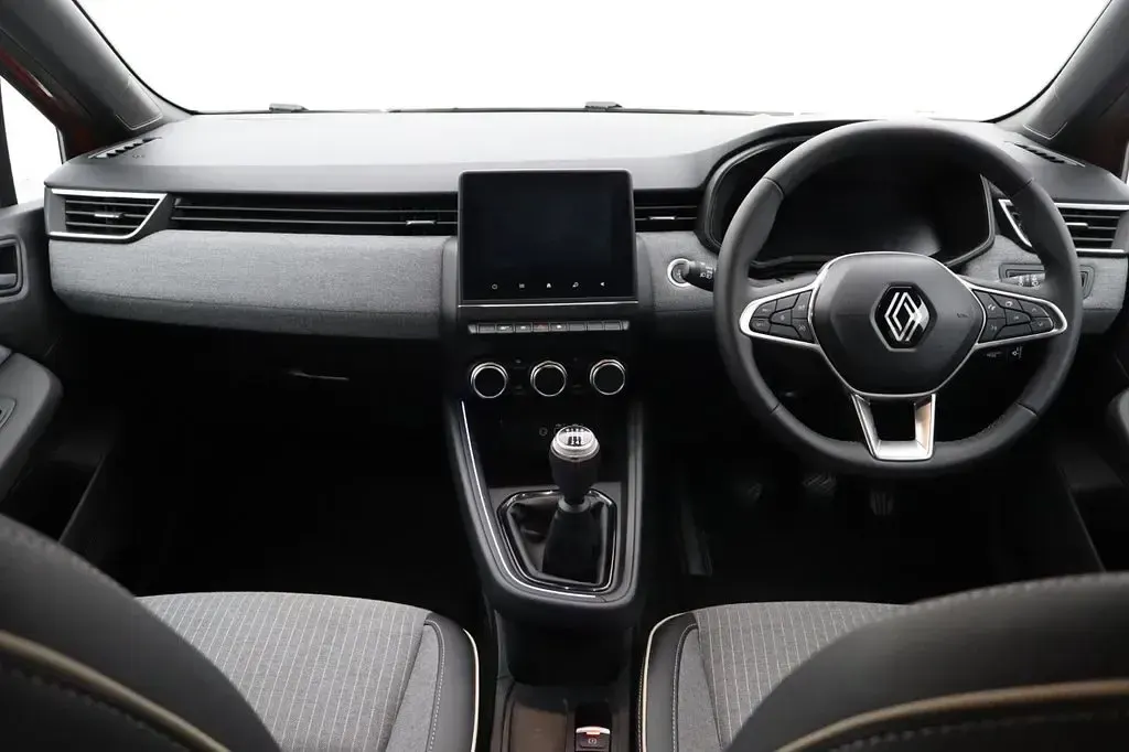 Used Renault Clio Techno 90 HP (66 kW) 2024 Orange Hatchback