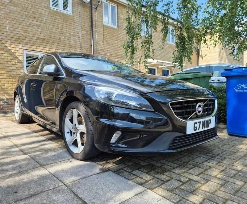 Black Used 2015 Volvo V40 R-Design Hatchback | £5,000 (Good price) - Image 1/2