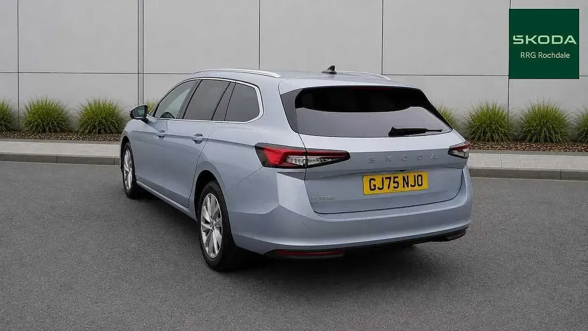 Used Skoda Superb SE Technology 147 HP (108 kW) 2025 Pebble silver metallic Estate