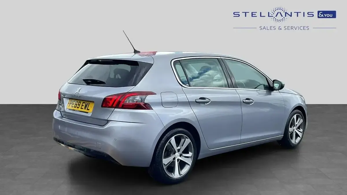 Used Peugeot 308 Allure 129 HP (94 kW) 2019 Grey Hatchback