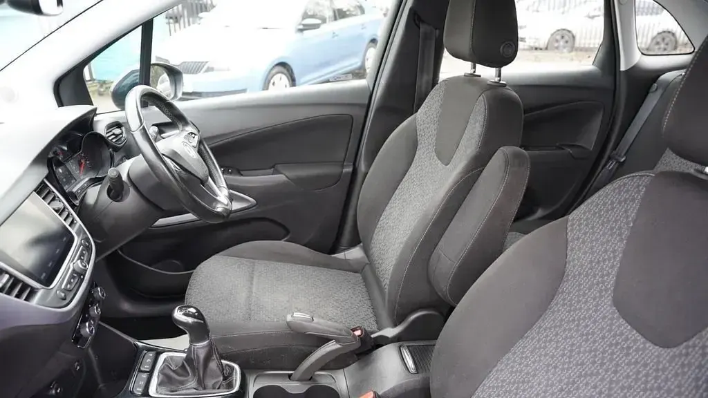 Second-hand Vauxhall Crossland X 2017 Albastru SUV