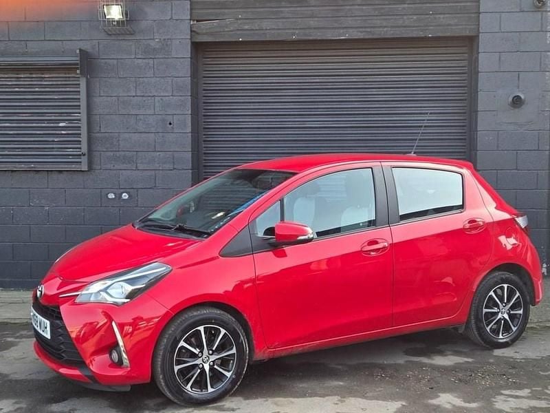 Used Toyota Yaris 111 HP (81 kW) 2018 Red Hatchback