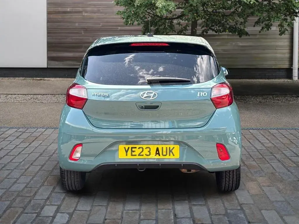 Used Hyundai i10 Premium 67 HP (49 kW) 2023 Green Hatchback