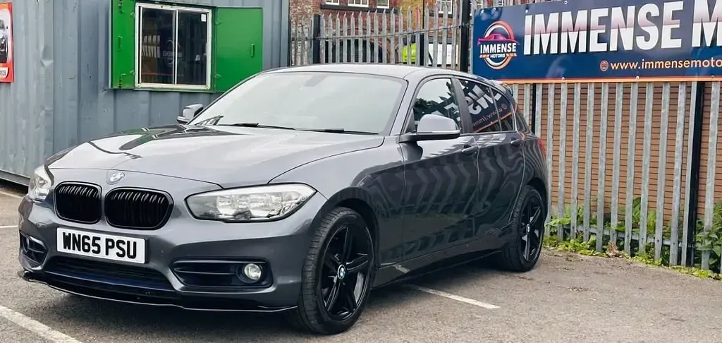 Usado BMW 120 Sport Line 190 CV (139 kW) 2015 Gris Utilitario