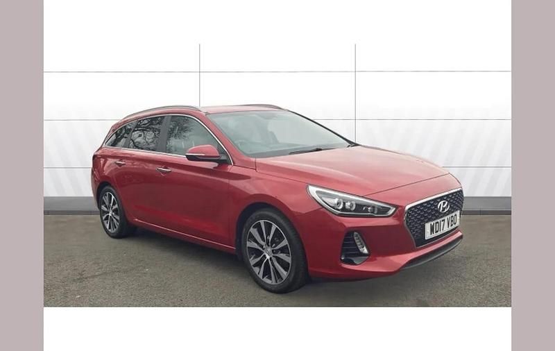 Used Hyundai i30 Premium 140 HP (102 kW) 2017 Red Estate