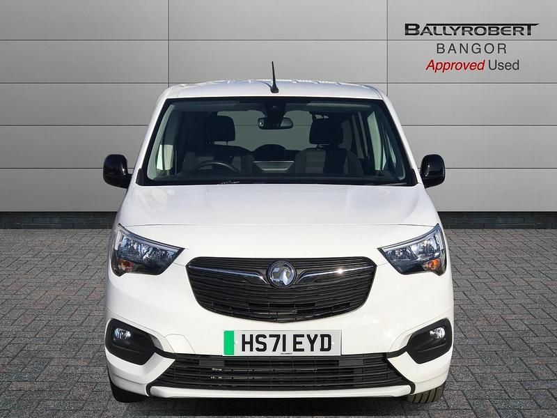 White Used 2022 Vauxhall Combo MPV | £12,750 (Super price) - Image 1/4