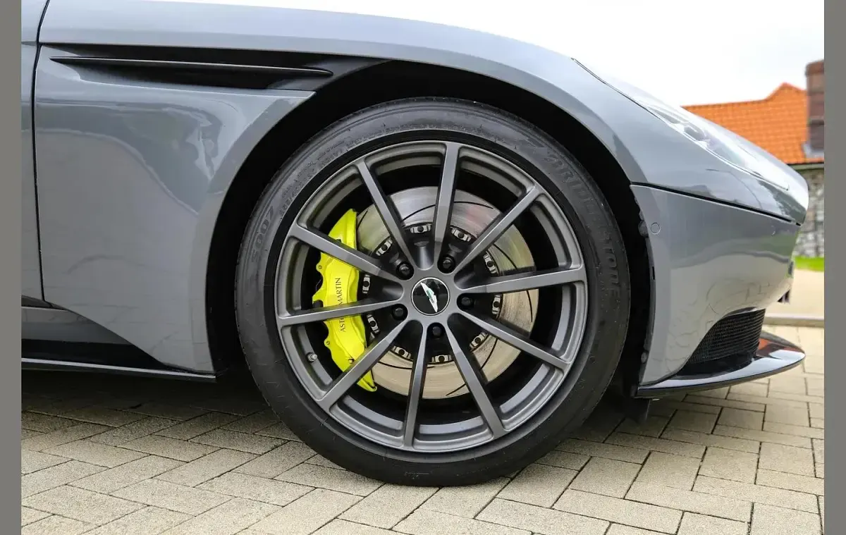 Used Aston Martin DB11 630 HP (463 kW) 2020 Grey Coupe