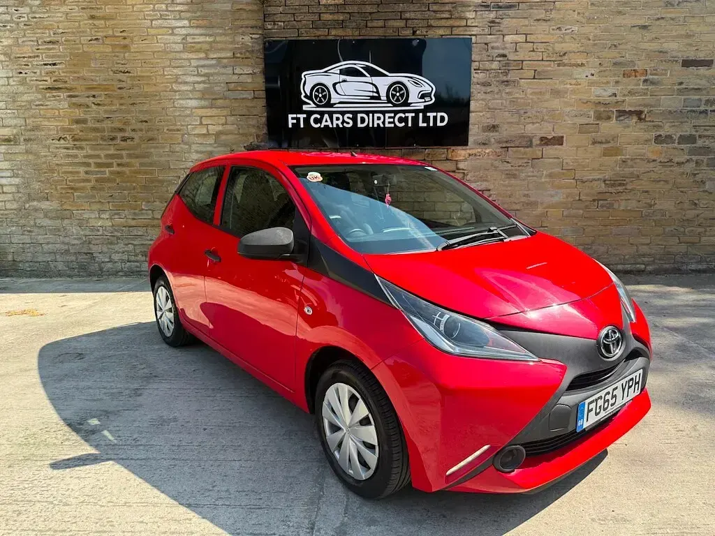 Used Toyota Aygo 68 HP (50 kW) 2015 Red Hatchback