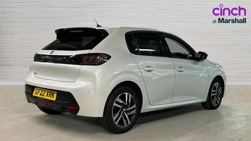Used Peugeot 208 Allure Premium 100 HP (73 kW) 2022 White Hatchback