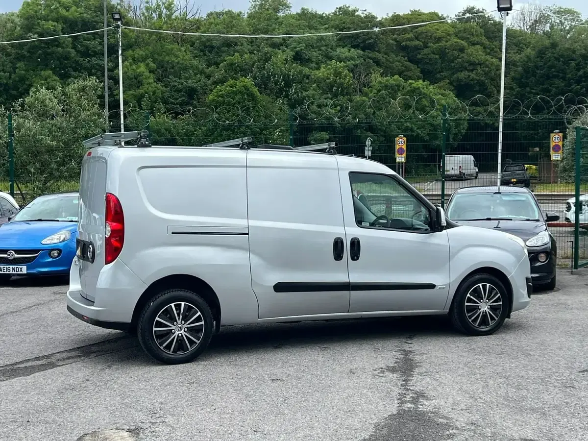 Used Vauxhall Combo Sportive 95 HP (69 kW) 2017 Silver MPV