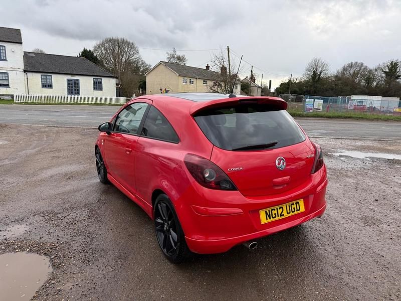 Second-hand Vauxhall Corsa Edition 2012 Roșu Hatchback