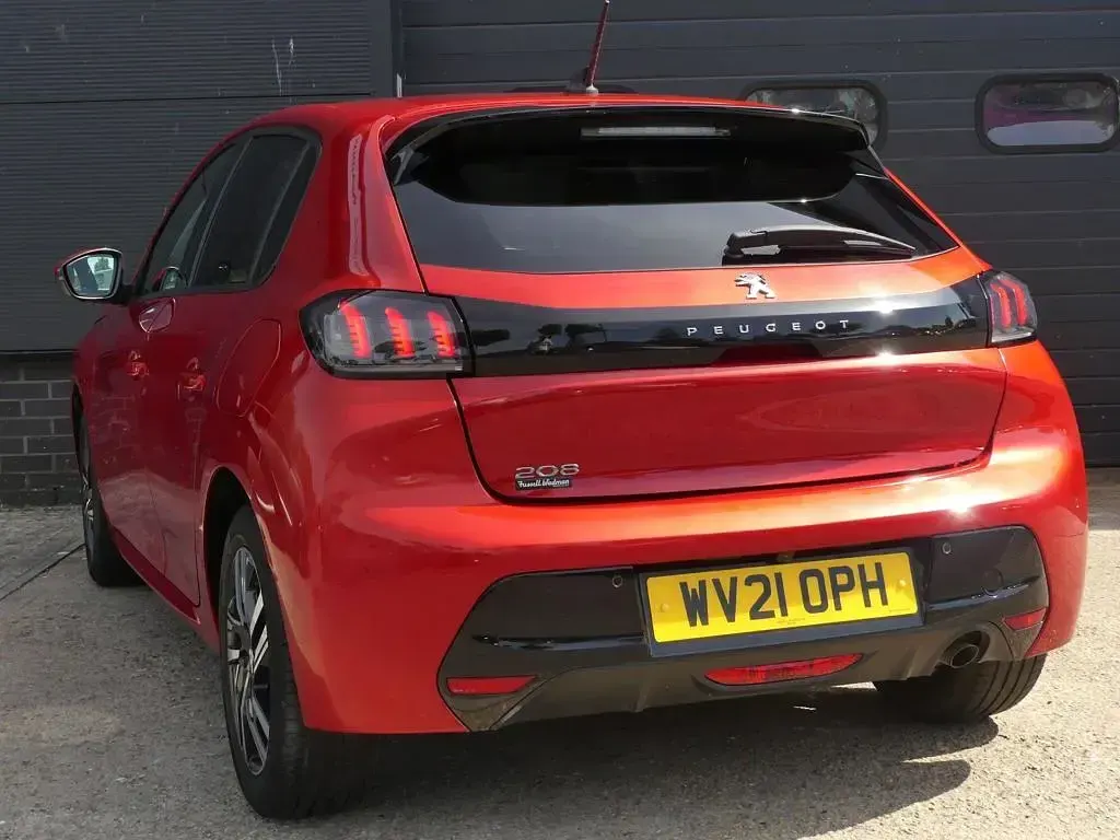 Used Peugeot 208 Allure Premium 99 HP (72 kW) 2021 Red Hatchback