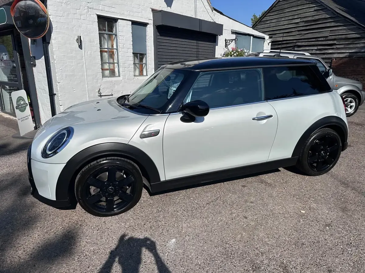 Used Mini Cooper S Classic 175 HP (128 kW) 2021 Silver Hatchback