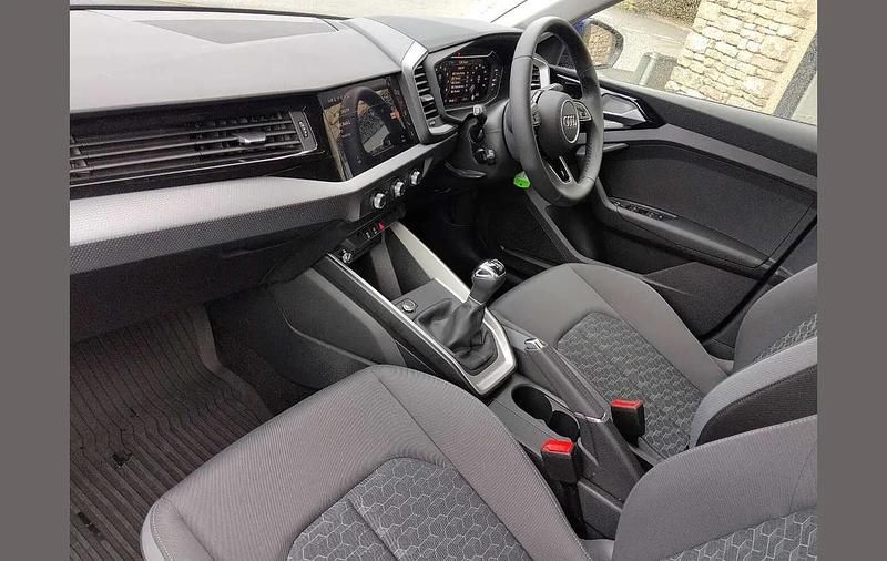 Usado Audi A1 Sport 94 CV (69 kW) 2025 Azul SUV