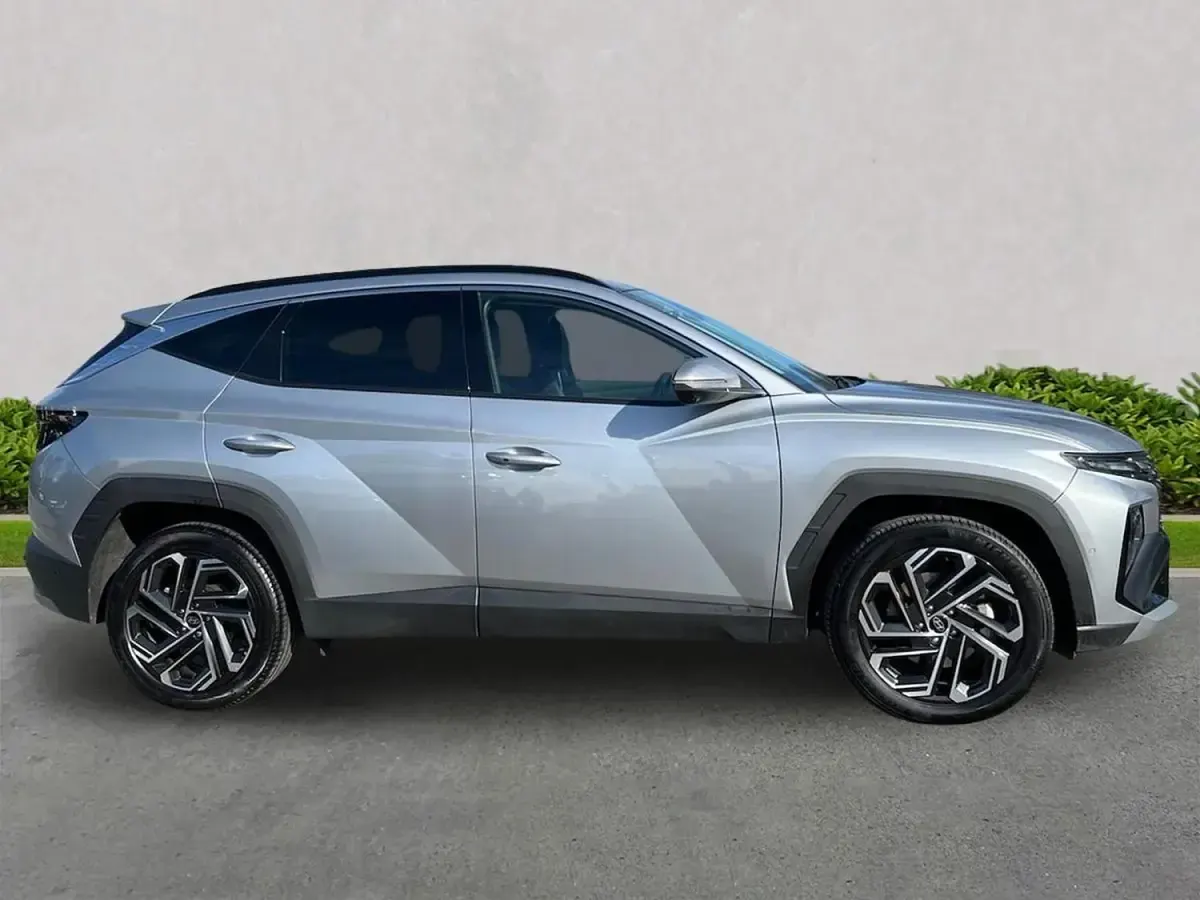 Usado Hyundai Tucson Ultimate 215 HP (158 kW) 2024 Prateado SUV