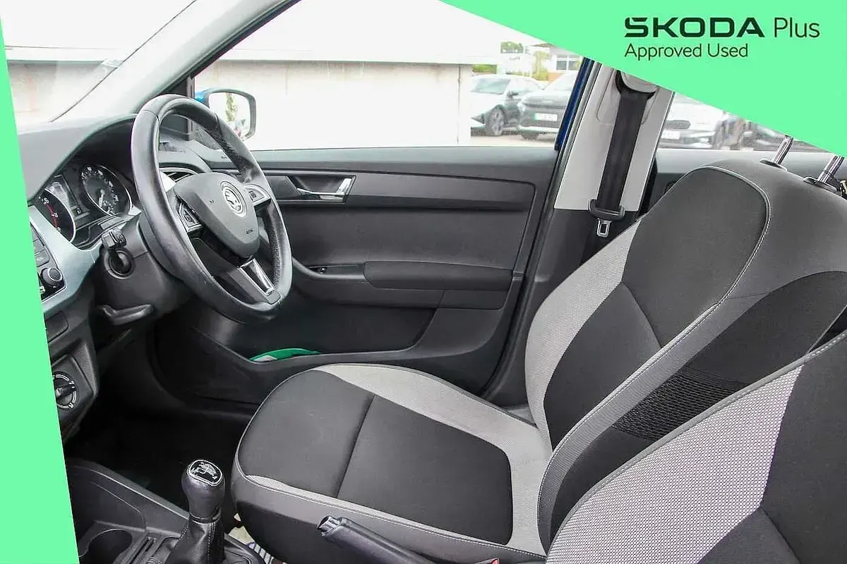 Used Skoda Fabia SE 94 HP (69 kW) 2018 Race blue metallic Hatchback