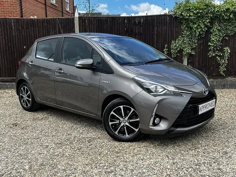 Second-hand Toyota Yaris Hybrid 100 CP (73 kW) 2019 Maro Hatchback