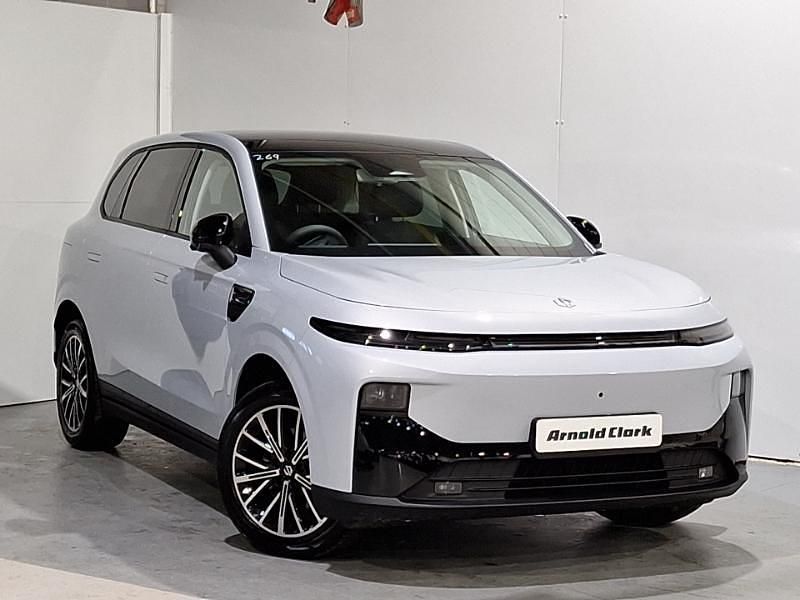 Silver New 2025 Leapmotor B10 SUV | £29,998 (Fair price) - Image 1/4