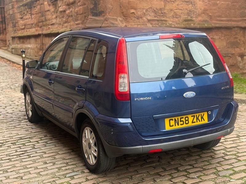 Used Ford Fusion Zetec 99 HP (72 kW) 2008 Blue Hatchback