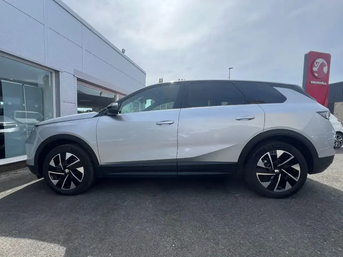 Used Vauxhall Grandland X GSe 143 HP (105 kW) 2025 Grey SUV