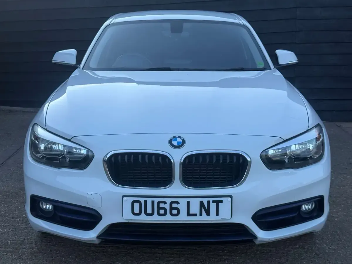 Used BMW 118 Sport Line 150 HP (110 kW) 2016 White Hatchback