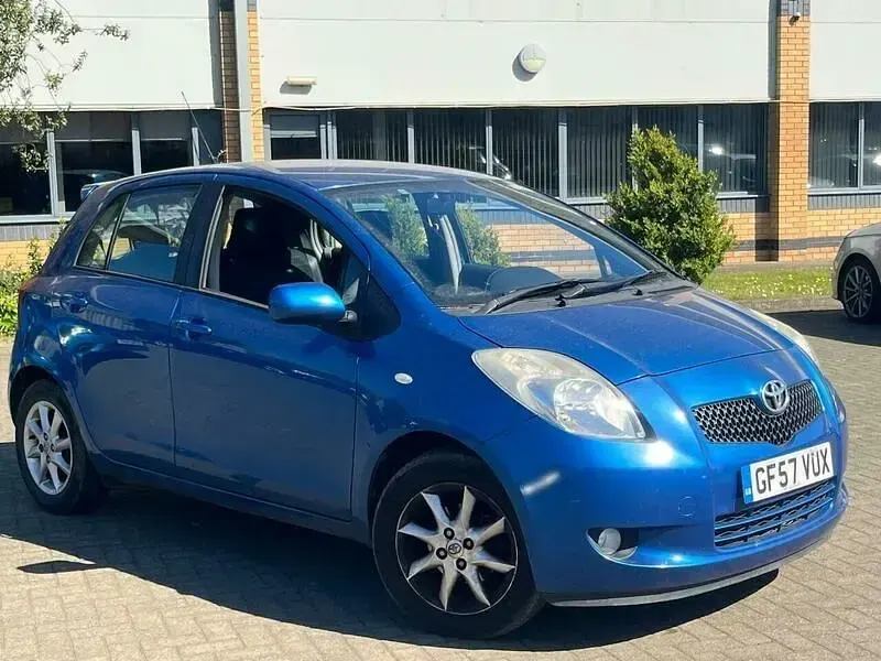 Begagnad Toyota Yaris SR 85 HK (62 kW) 2007 Blå Halvkombi