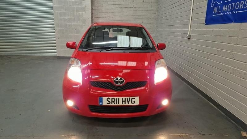 Used Toyota Yaris 2011 Red Hatchback