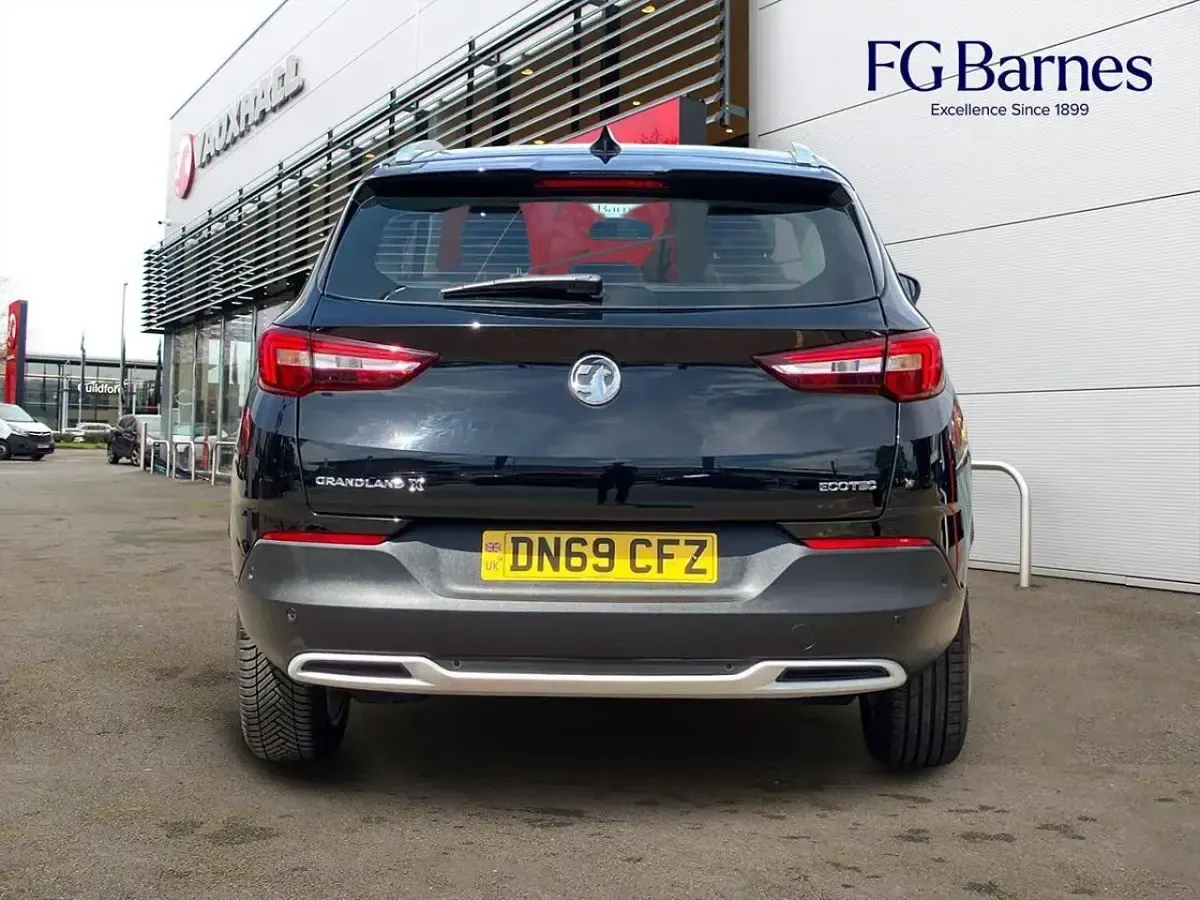Used Vauxhall Grandland X Business Edition 128 HP (94 kW) 2019 Black SUV