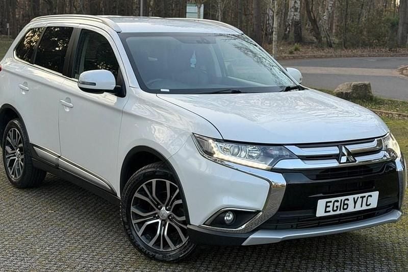 Used Mitsubishi Outlander 147 HP (108 kW) 2016 White SUV