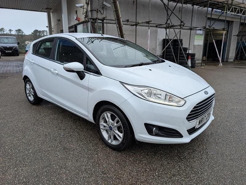 Usado Ford Fiesta Zetec 2017 Blanco Utilitario