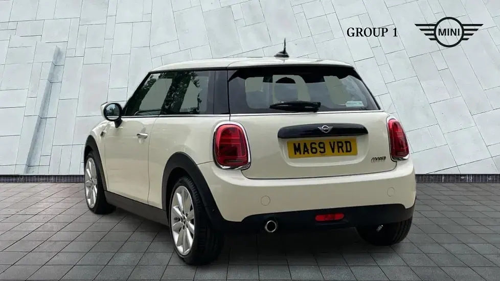Used Mini Cooper Classic 134 HP (98 kW) 2019 Pepper white Hatchback