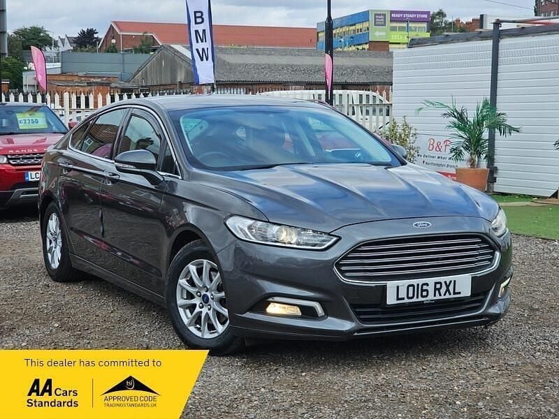 Grey Used 2016 Ford Mondeo Zetec Hatchback | £5,950 (Fair price) - Image 1/4