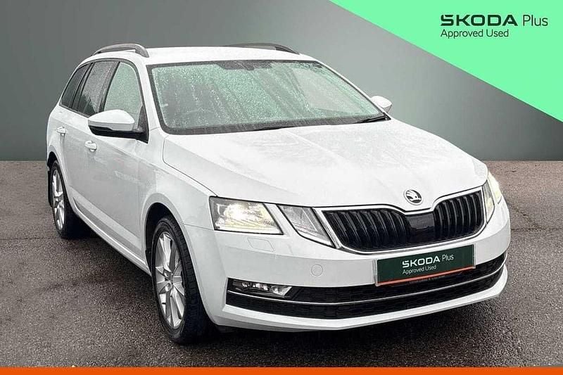 Used Skoda Octavia 140 HP (102 kW) 2019 Moon white metallic Estate