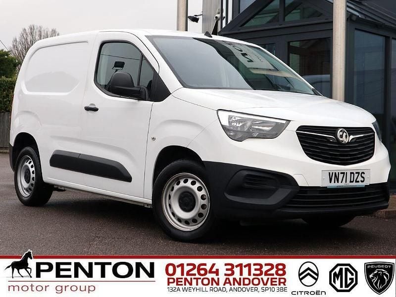 Used Vauxhall Combo Sportive 100 HP (73 kW) 2020 White MPV