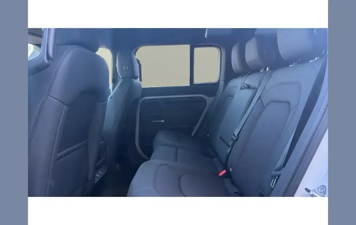 Used Land Rover Defender SE Dynamic 245 HP (180 kW) 2025 Other SUV