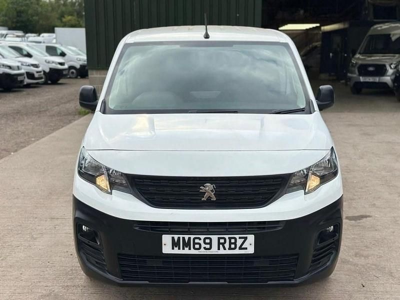 Begagnad Peugeot Partner 100 HK (73 kW) 2020 Vit Minibuss