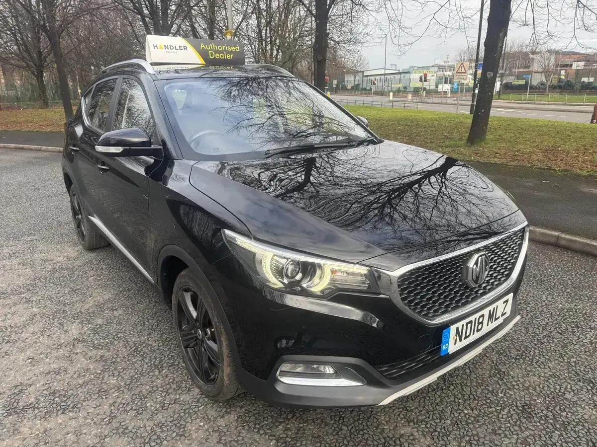 Käytetty MG ZS Exclusive 106 HP (77 kW) 2018 Musta Katumaasturi