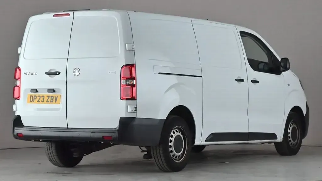 Used Vauxhall Vivaro 100 HP (73 kW) 2023 White MPV
