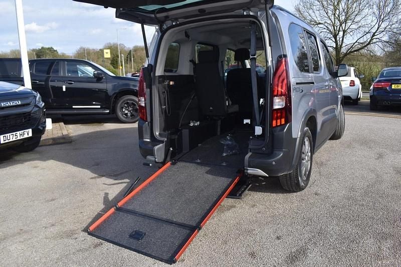 Second-hand Peugeot Rifter GT-line 131 CP (96 kW) 2023 Gri Monovolum