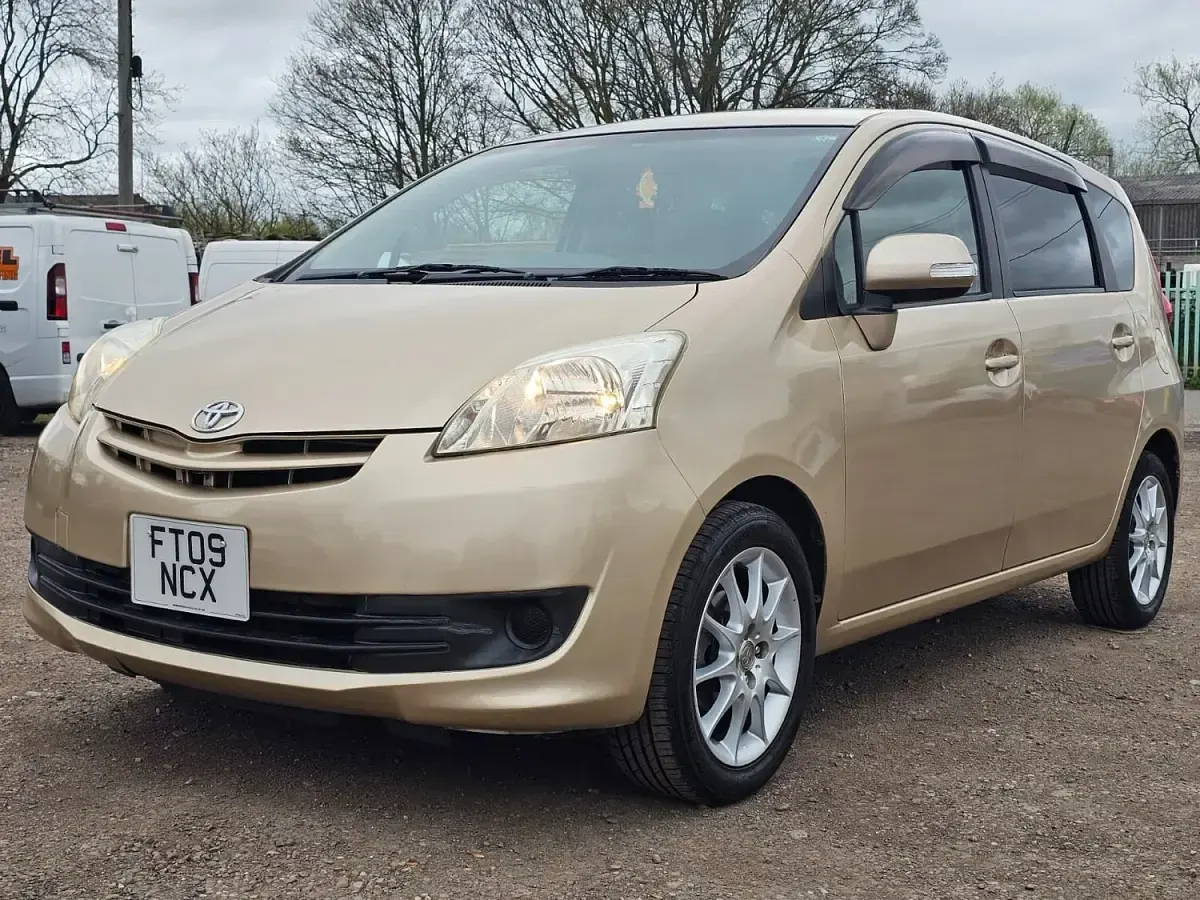 Used Toyota Corolla 2009 Gold Sedan